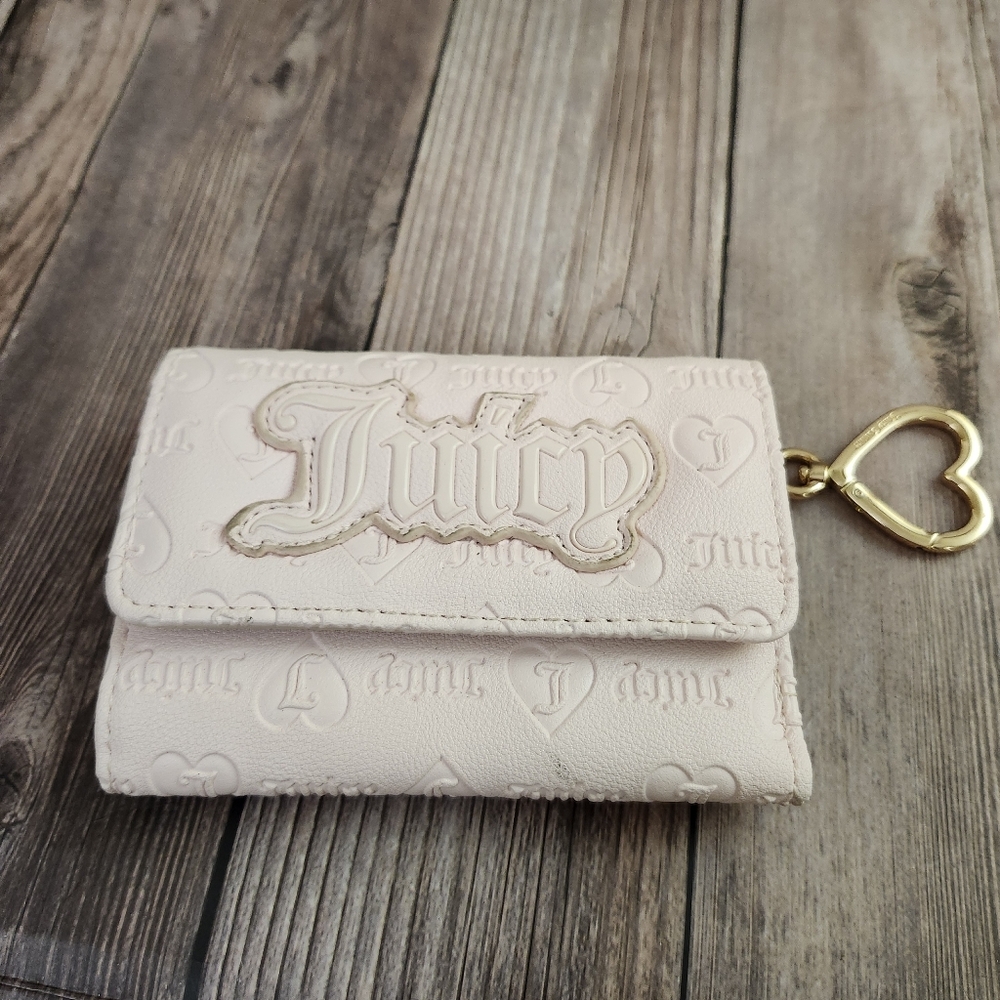Juicy Couture Light Pink Wallet with Heart Charm‎ Wristlet